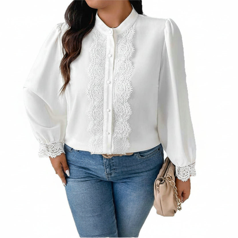 Vista frontal de la blusa blanca de manga larga y corte holgado para mujer
