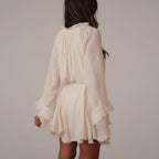 Vestido plisado blanco de largo medio para mujer elegante